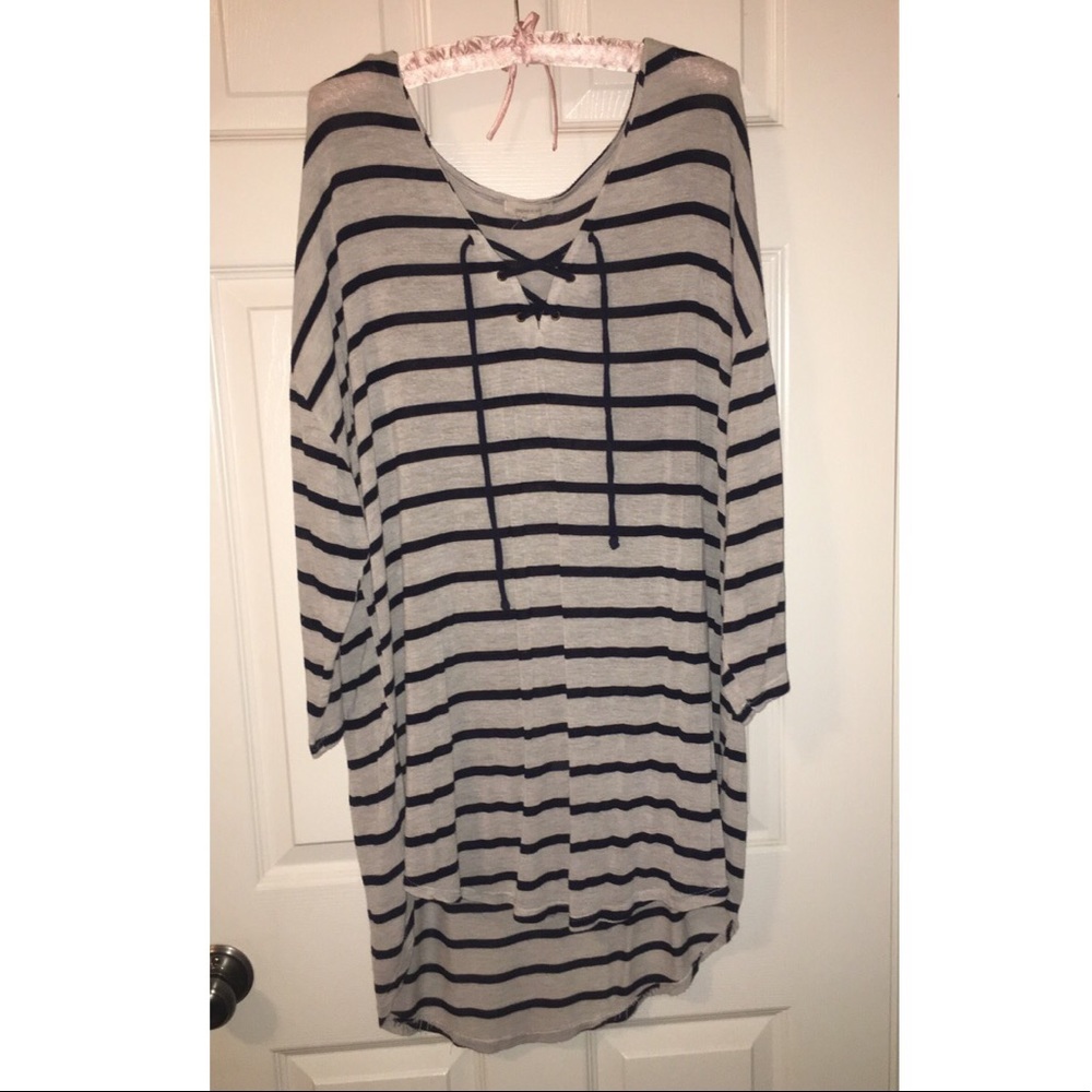 Striped quarter sleeve shirt